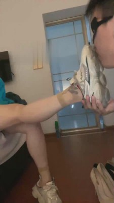 【不知名美女】多双脏鞋子清理专场 bf17176_绳艺库视频下载