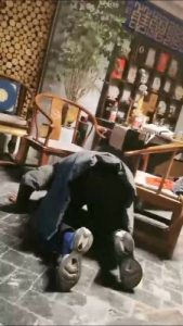 套路直播视频【傲雪】跑骚狗的下场 bf24600_绳艺库视频下载