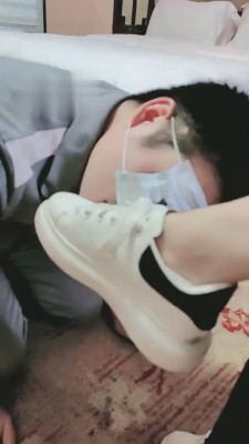 【妮蔻】脏小白鞋臭棉袜羞辱下贱狗 bf2511_绳艺库视频下载