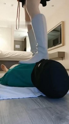 【上海糖糖】踩踏和臭袜子 bf9826_绳艺库视频下载