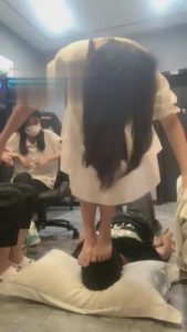 【精神小妹】欣素人尝试踩/深喉 bf15533_绳艺库视频下载