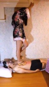 珊珊公主木履鞋多双高跟长靴践踏猪八戒_绳艺库视频下载