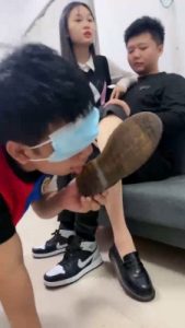 套路直播视频【素人星探】情侣主调绿帽第二弹-sp/踩踏/舔脏鞋底/闻鞋子臭脚 bf26019_绳艺库视频下载