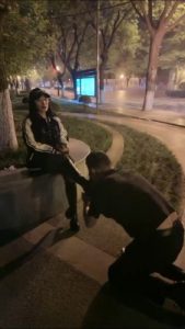 【傲雪】深夜户外遛狗犬化训练 bf27150_绳艺库视频下载