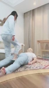 【小欣欣】情侣主羞辱偷懒家狗/伺候亲热/鞋底耳光虐乳【完整版】bf27393_绳艺库视频下载