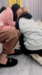 套路直播视频【天津女仆店】母畜VS女仆小姐姐-舔脏鞋/喝圣水/全体重踩踏 bf26119_绳艺库视频下载