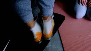 【惑心】极品靴子里榨汁吸管直接喝_绳艺库视频下载