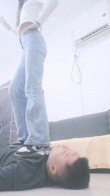 【美娜格格】人体蹦床-运动鞋白棉袜踩踏【双视角版】 bf27820_绳艺库视频下载