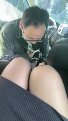 【杭州cc】车里高跟丝袜诱惑恋足调教_绳艺库视频下载