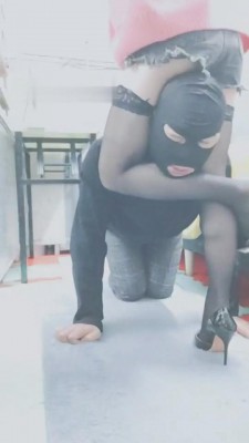 【灵竹】全程腿绞贱狗-强迫舔脚跟 bf7448_绳艺库视频下载