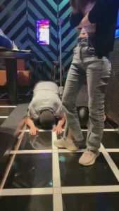 【漫漫】KTV双S当众逗狗转胯【双视角版】 bf12420_绳艺库视频下载