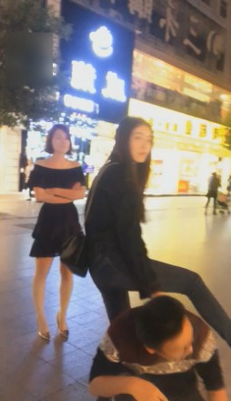 多女主商业街调教_绳艺库视频下载