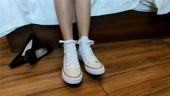 鱼爹白色匡威踢裆_绳艺库视频下载