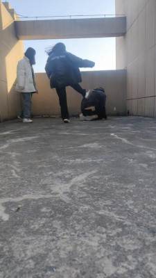 套路直播视频【最抗揍M】精神小妹天台艺术虐 bf23664_绳艺库视频下载