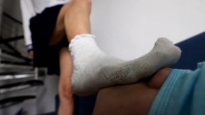 【惑心】臭袜窒息踹裆踩喉咙_绳艺库视频下载