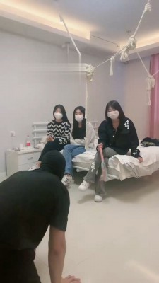 【精神小妹】诺诺带两素人妹妹小白鞋tj bf18084_绳艺库视频下载