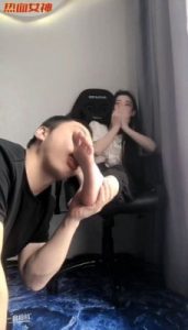 18岁绝美女学生s化身臭脚女劫匪狂虐被绑富二代剧情篇 YC-220427-2_绳艺库视频下载