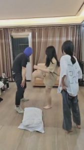 【德意男神】两素人学生S艺术踢踹狗【完整版】 bf11854_绳艺库视频下载