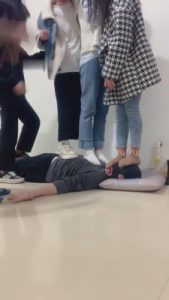 【开发素人】与精神小妹素人恋足踩踏羞辱专场 bf9049_绳艺库视频下载