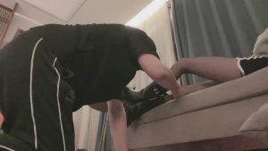 套路直播视频【小球】长靴黑丝诱惑-踩踏/舔酸奶脚 bf25562_绳艺库视频下载