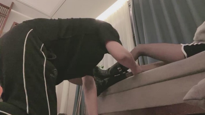 套路直播视频【小球】长靴黑丝诱惑-踩踏/舔酸奶脚 bf25562_绳艺库视频下载