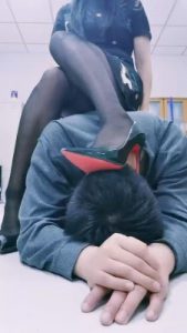 套路直播视频【Alice】黑丝高跟御姐虐狗-转胯坐垫/高跟踩 bf26489_绳艺库视频下载