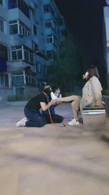 【傲柔】精彩-超强3S户外遛狗/群殴【完整版】 bf11210_绳艺库视频下载