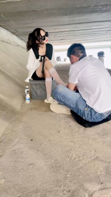 【尤黎】户外-白丝诱惑/叼拖鞋/吃白丝袜/裸足喂酸奶 bf27439_绳艺库视频下载