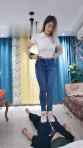 【小希祖宗】运动鞋全体重踩踏 bf19228_绳艺库视频下载