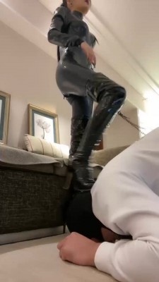 【萱萱】皮衣S威严tj bf20139_绳艺库视频下载