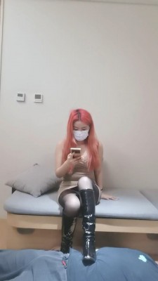 套路直播视频【NaNa】黑丝+贝壳头+长靴踩踏 bf23811_绳艺库视频下载