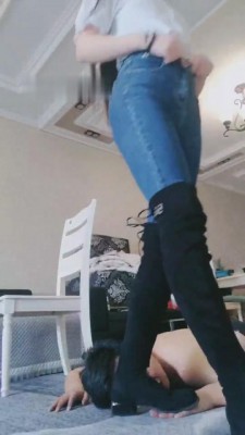 【猫神大人】犯错被惩罚全体重艺术踩踏 bf9107_绳艺库视频下载