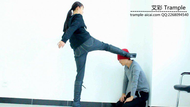 00后天使女主长靴踢踹，扇耳光，堵墙角暴打贱狗！_绳艺库视频下载