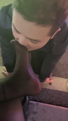 套路直播视频【甜心教主】长靴御姐踩踏/转胯/强迫舔鞋底【完整版】 bf25148_绳艺库视频下载