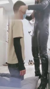 【韩韩】喜欢偷原味袜子的邻居 bf845_绳艺库视频下载