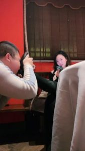 套路直播视频【十月】首调-外出吃饭狗跪地伺候/重度耳光吃烟灰 bf24542_绳艺库视频下载