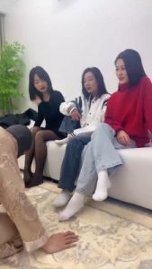 套路直播视频【术术S】两双棉袜+一双丝袜踩踏/捂脸 bf23854_绳艺库视频下载