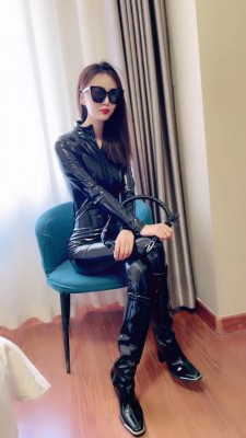 套路直播视频【浅夏】车模皮衣皮靴虐狗-鞭打踩踏脚深喉 bf26316_绳艺库视频下载