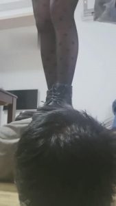 【小妈咪】喂食+踩踏+恋足+深喉 bf16295_绳艺库视频下载