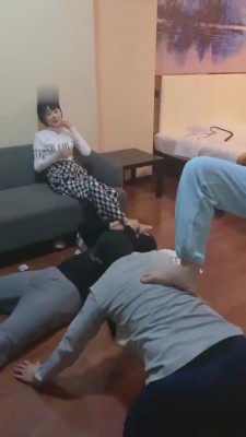 【二宝】超颜素人-重长靴抠挠血痕踩脖子跳舞口水【完整版】 bf9160_绳艺库视频下载