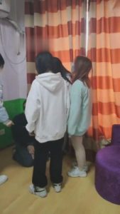 【开发素人】3位精神小妹艺术踢踹 bf6472_绳艺库视频下载