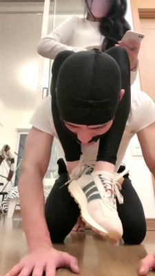 【奈奈生】瑜伽女神运动鞋白袜气味羞辱 bf27619_绳艺库视频下载