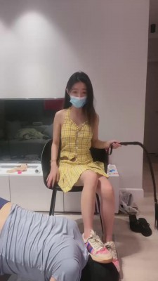 【子颜】运动鞋白棉袜全体重踩狗 bf12231_绳艺库视频下载