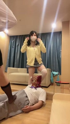 套路直播视频【绿子S】双S萝莉主首调废物绿帽【双视角版】 bf25375_绳艺库视频下载