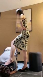 【简一】旗袍女主虐打00后奶狗 bf17326_绳艺库视频下载