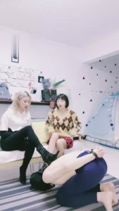 【丝洛】双S-带妹妹踢废贱狗 bf2564_绳艺库视频下载