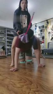 【傲柔】骑马/钻胯/胯下磕头/臭袜子遛狗 bf7242_绳艺库视频下载