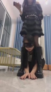 【阿月】耳光全体重口水/皮带抽母狗 bf5610_绳艺库视频下载