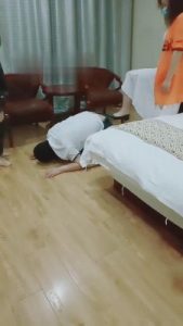 【雪妃】多女王群殴狗废物 bf12397_绳艺库视频下载