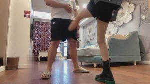 【别吵S】短靴踢打/胯下羞辱 bf12609_绳艺库视频下载